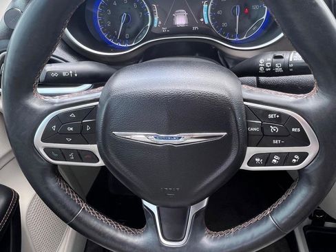 Used 2017 Chrysler Pacifica Touring-L Plus w/ Advanced Safetytec Group image 9