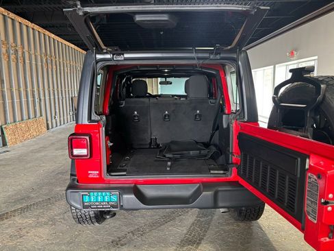 Used 2018 Jeep Wrangler Unlimited Sport S AWD/4WD image 7