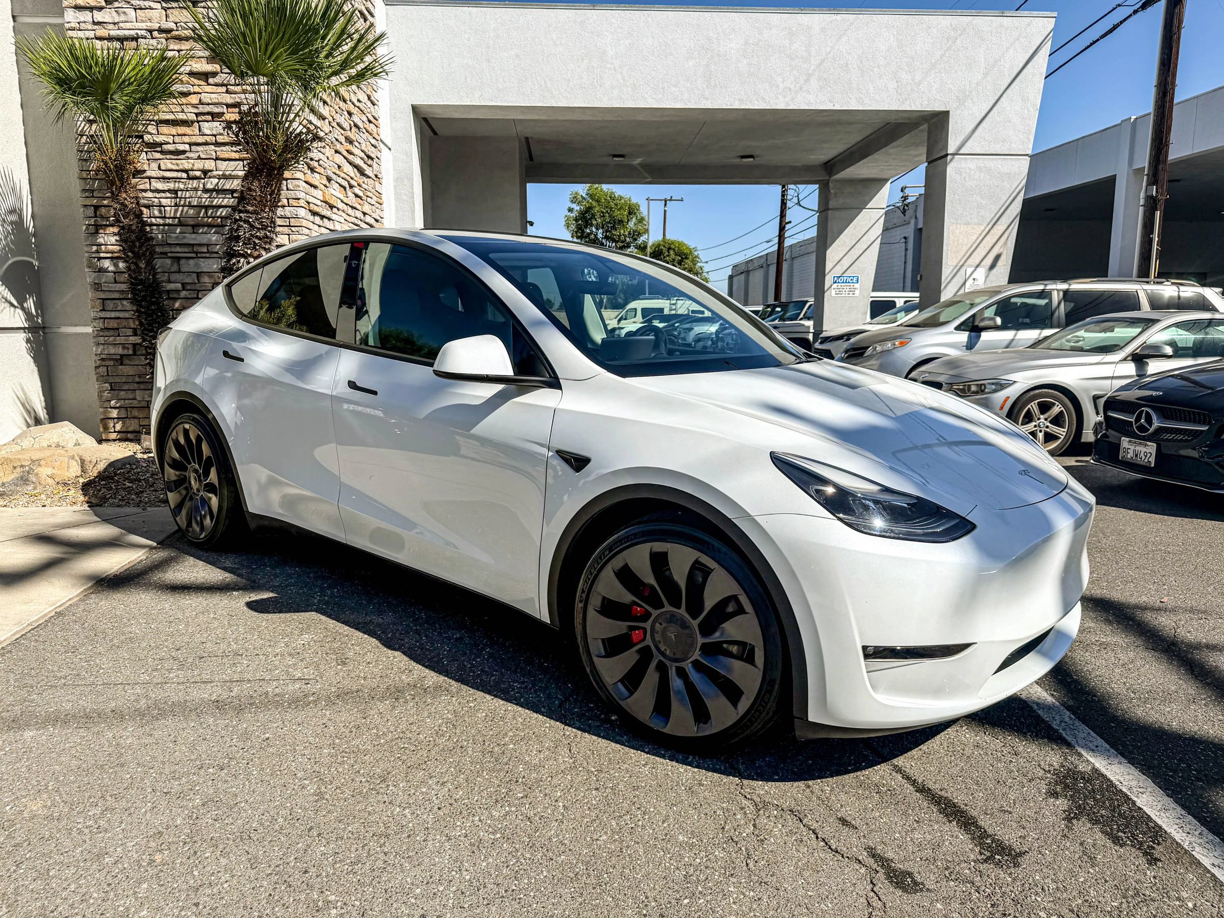 Used 2023 Tesla Model Y Performance AWD/4WD image 1