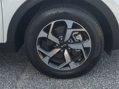 Used 2020 Kia Sportage LX image 11