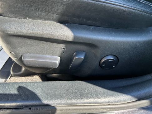 Used 2014 Toyota Avalon XLE image 19