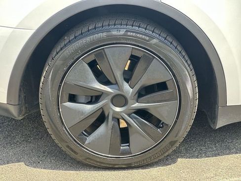Used 2025 Tesla Model Y Long Range RWD image 31