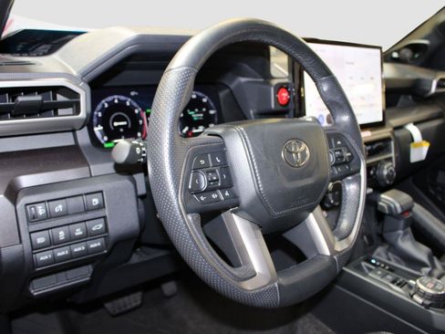 Used 2025 Toyota 4Runner TRD Off-Road Premium AWD/4WD image 19