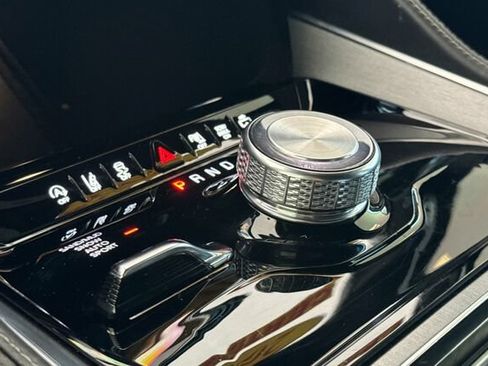 Certified 2023 Jeep Wagoneer Series II AWD/4WD image 20