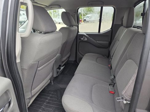 Used 2016 Nissan Frontier SV w/ SV Value Truck Package AWD/4WD image 11