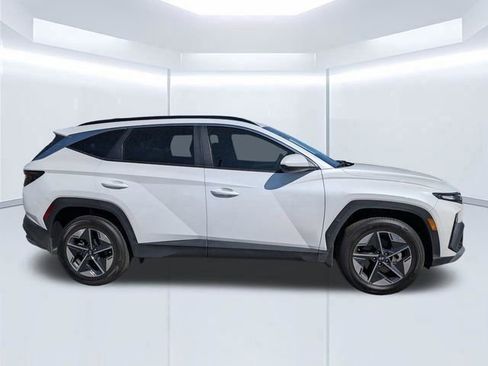 Certified 2025 Hyundai Tucson SEL AWD/4WD image 3