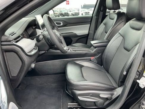 Used 2024 Jeep Compass Latitude AWD/4WD image 14