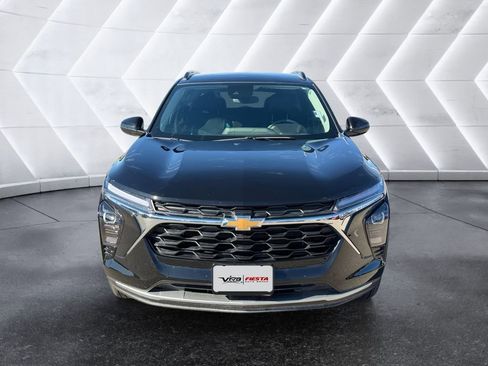 Used 2025 Chevrolet Trax LT w/ Driver Confidence Package image 2