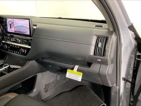 New 2026 Nissan Pathfinder Platinum w/ Cargo Package image 18