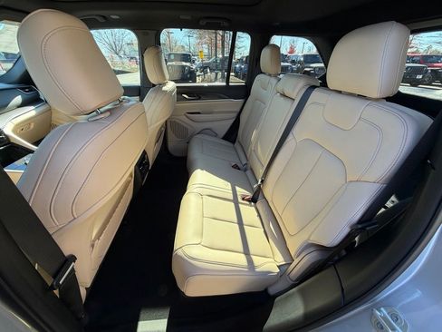 Certified 2024 Jeep Grand Cherokee Limited w/ Luxury Tech Group II image 18