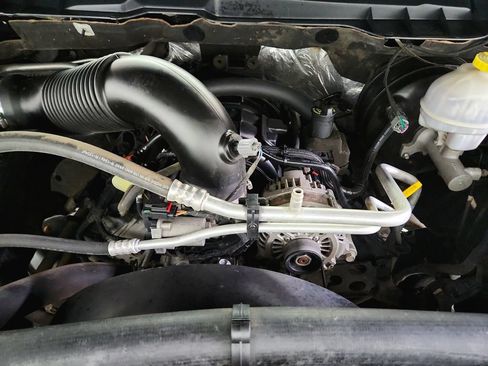 Used 2019 RAM 1500 Classic SLT AWD/4WD image 32
