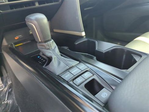 Used 2025 Toyota Camry SE w/ Convenience Package image 14
