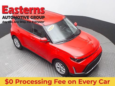 Used 2025 Kia Soul LX w/ LX Technology Package FWD image 3