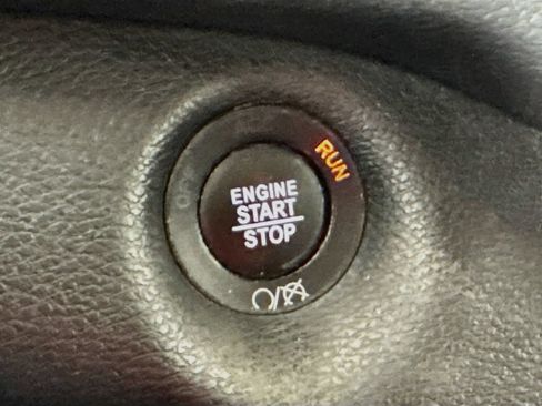 Used 2020 Jeep Cherokee Latitude Plus FWD image 19