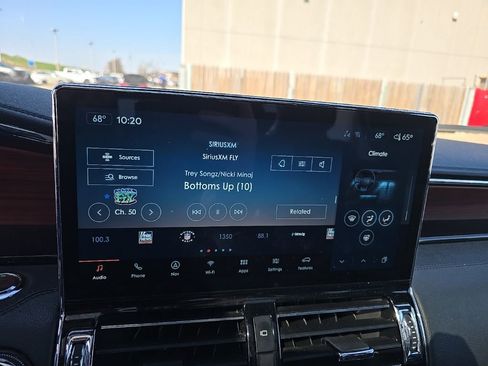 Used 2023 Lincoln Navigator Reserve image 17