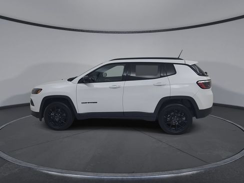 Certified 2025 Jeep Compass Latitude w/ Convenience Group AWD/4WD image 8
