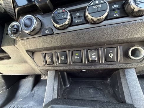 Used 2017 Toyota Tacoma TRD Off-Road w/ Premium & Technology Package AWD/4WD image 64