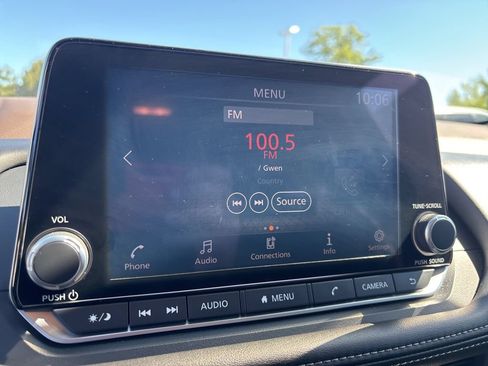 Used 2023 Nissan Rogue S AWD/4WD image 18