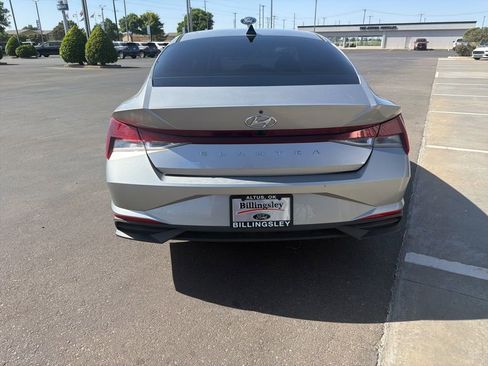Used 2021 Hyundai Elantra SEL FWD image 4