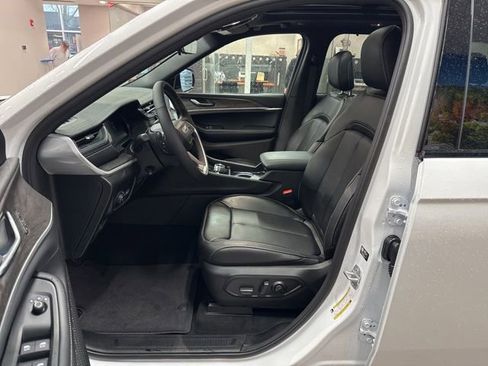 New 2025 Jeep Grand Cherokee Limited w/ Luxury Tech Group II AWD/4WD image 24
