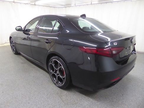 Used 2022 Alfa Romeo Giulia Veloce AWD/4WD image 5