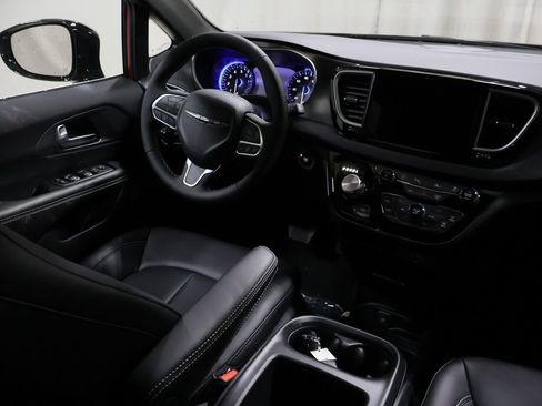 New 2026 Chrysler Voyager LX image 17