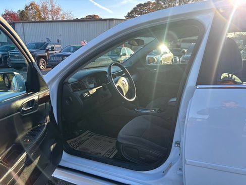 Used 2011 Chevrolet Impala LT FWD image 10