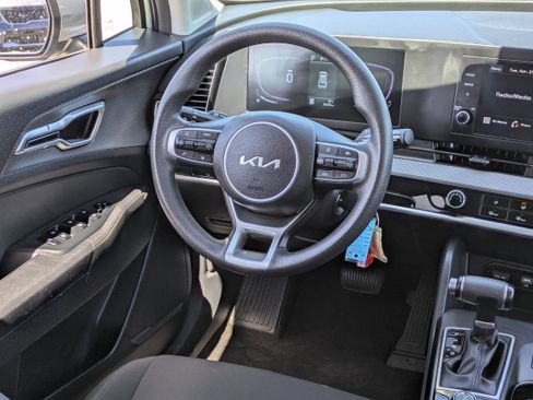 Used 2025 Kia Sportage LX image 17