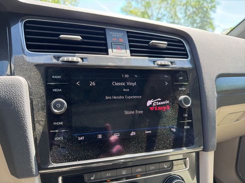 Used 2019 Volkswagen Golf SE FWD image 21