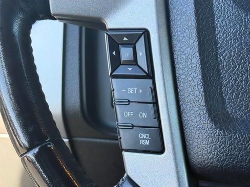 Used 2017 Ford Expedition Limited RWD image 13