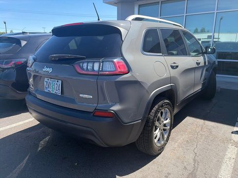 Used 2019 Jeep Cherokee Latitude Plus AWD/4WD image 6