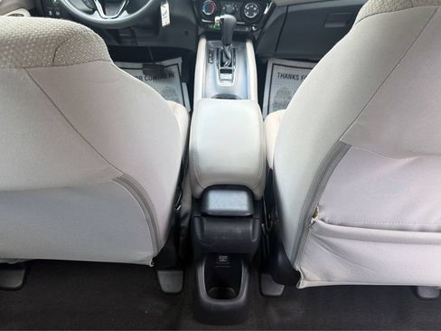 Used 2018 Honda HR-V LX image 19