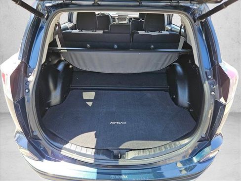 Used 2017 Toyota RAV4 XLE AWD/4WD image 7