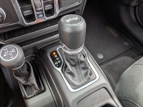 Used 2025 Jeep Wrangler Unlimited Sahara w/ Safety Group AWD/4WD image 30