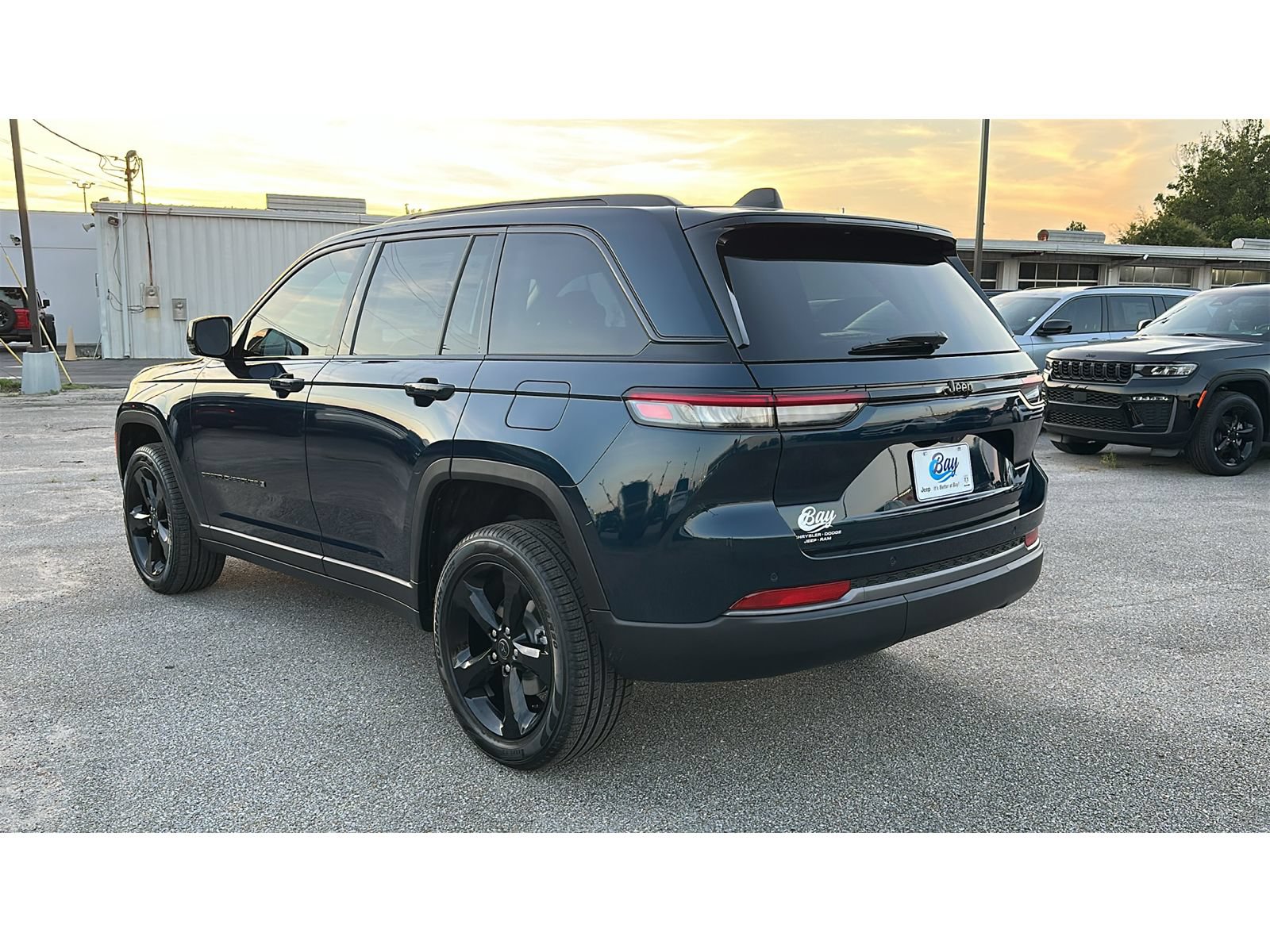 New 2027 Jeep Grand Cherokee Limited RWD image 4