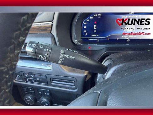 Used 2023 Chevrolet Suburban Premier AWD/4WD image 18