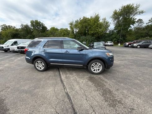 Used 2019 Ford Explorer XLT w/ Equipment Group 202A AWD/4WD image 30