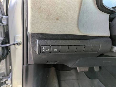 Used 2020 Toyota Corolla LE image 13