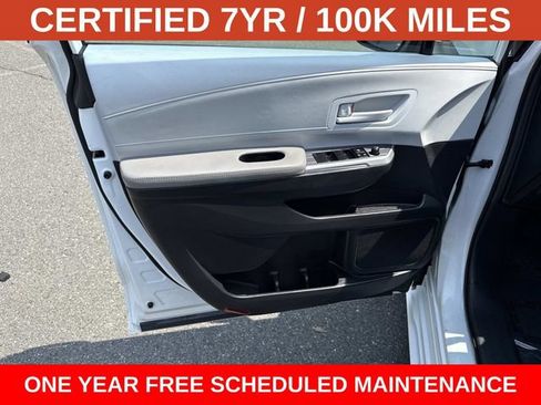 Used 2025 Toyota Sienna LE FWD image 13