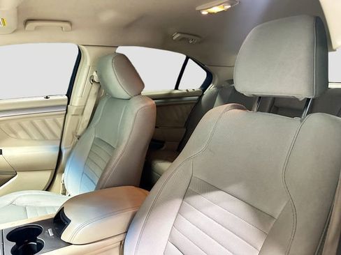 Used 2017 Ford Taurus SE FWD image 21