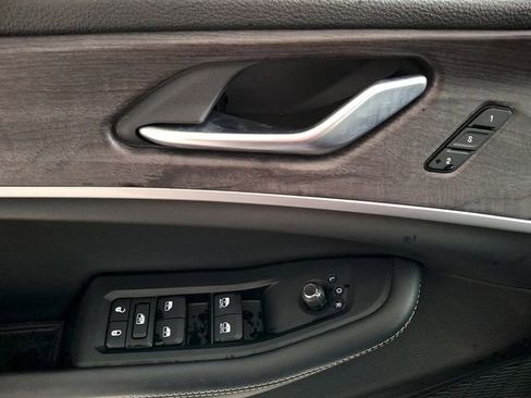 Used 2023 Jeep Grand Cherokee Limited image 15