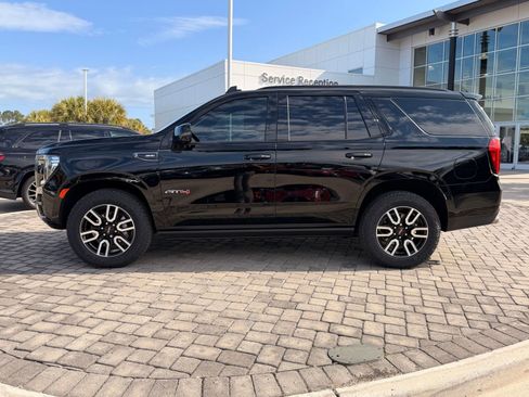 Used 2023 GMC Yukon AT4 w/ AT4 Premium Package AWD/4WD image 12