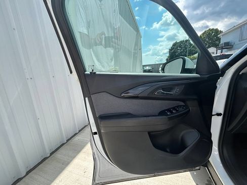 Used 2022 Chevrolet TrailBlazer LT w/ Convenience Package FWD image 10