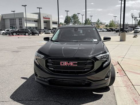 Used 2021 GMC Terrain SLT w/ Infotainment Package II AWD/4WD image 3