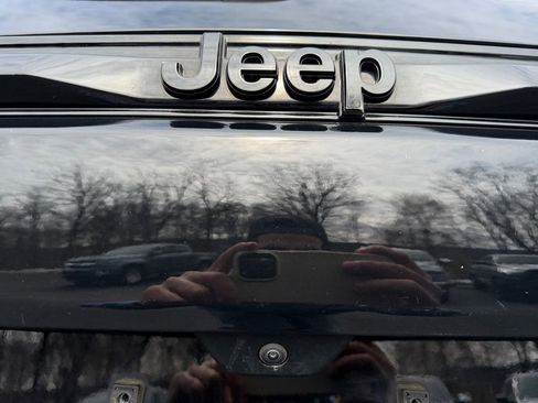 Used 2023 Jeep Grand Cherokee Altitude image 17