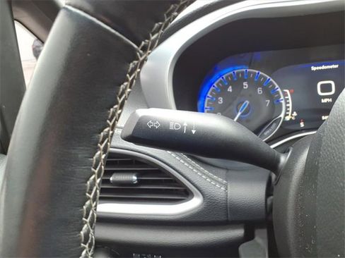 Certified 2021 Chrysler Pacifica Touring-L w/ Uconnect Theater Family Group image 21