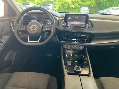 Used 2021 Nissan Rogue SV AWD/4WD image 16