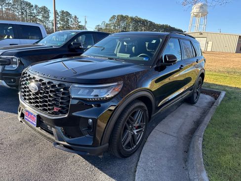 Used 2025 Ford Explorer ST image 13