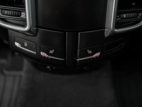 Used 2012 Porsche Cayenne S AWD/4WD image 9