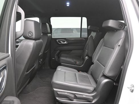 Used 2022 Chevrolet Suburban LT w/ Luxury Package RWD image 25